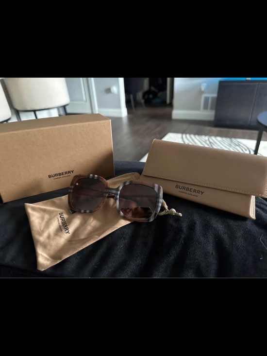 Burberry sunglasses main image 4